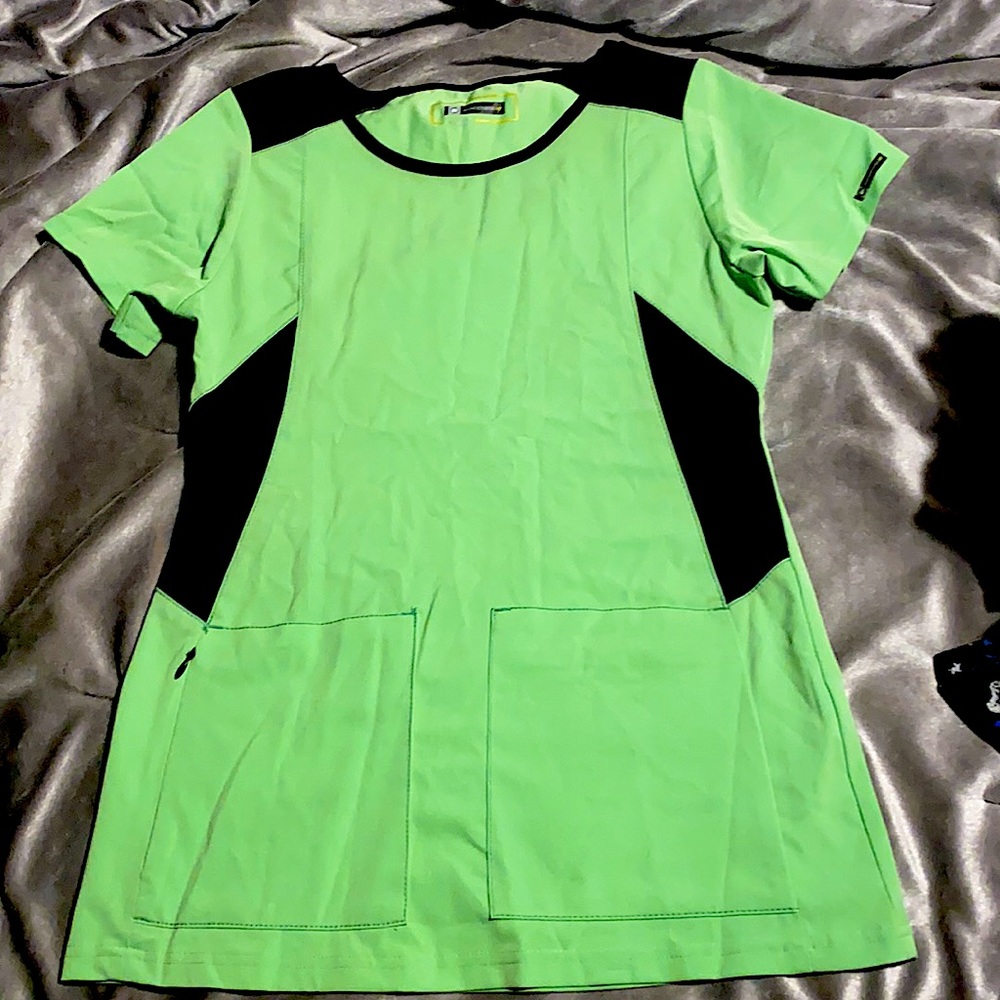 Wonderwink scrubs in extra small and small.
